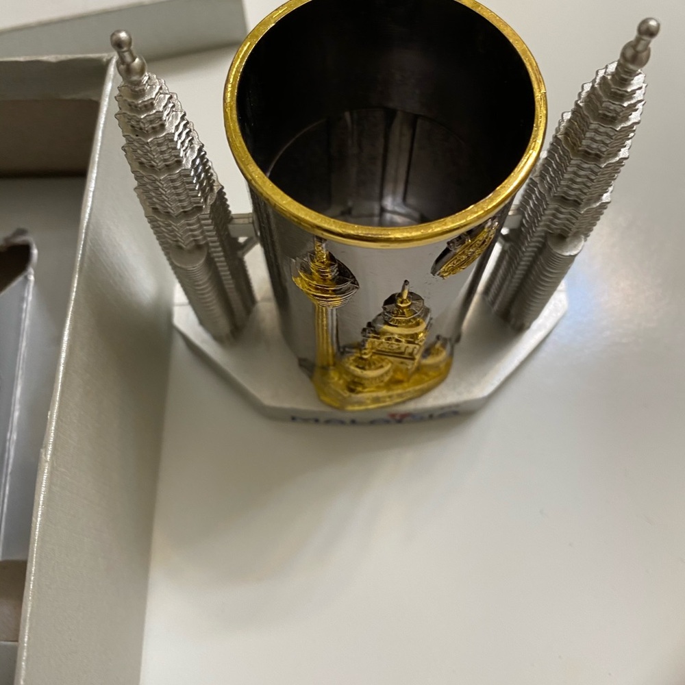 Malaysia Souvenir Pen holder desk